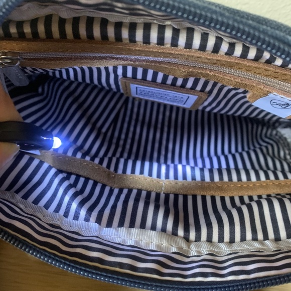 Travelon Anti-Theft Heritage Crossbody Bag - Picture 5 of 6